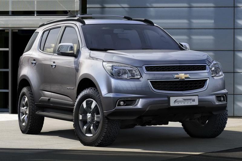 2013-Chevrolet-Trailblazer-Front-Angle-Close ...